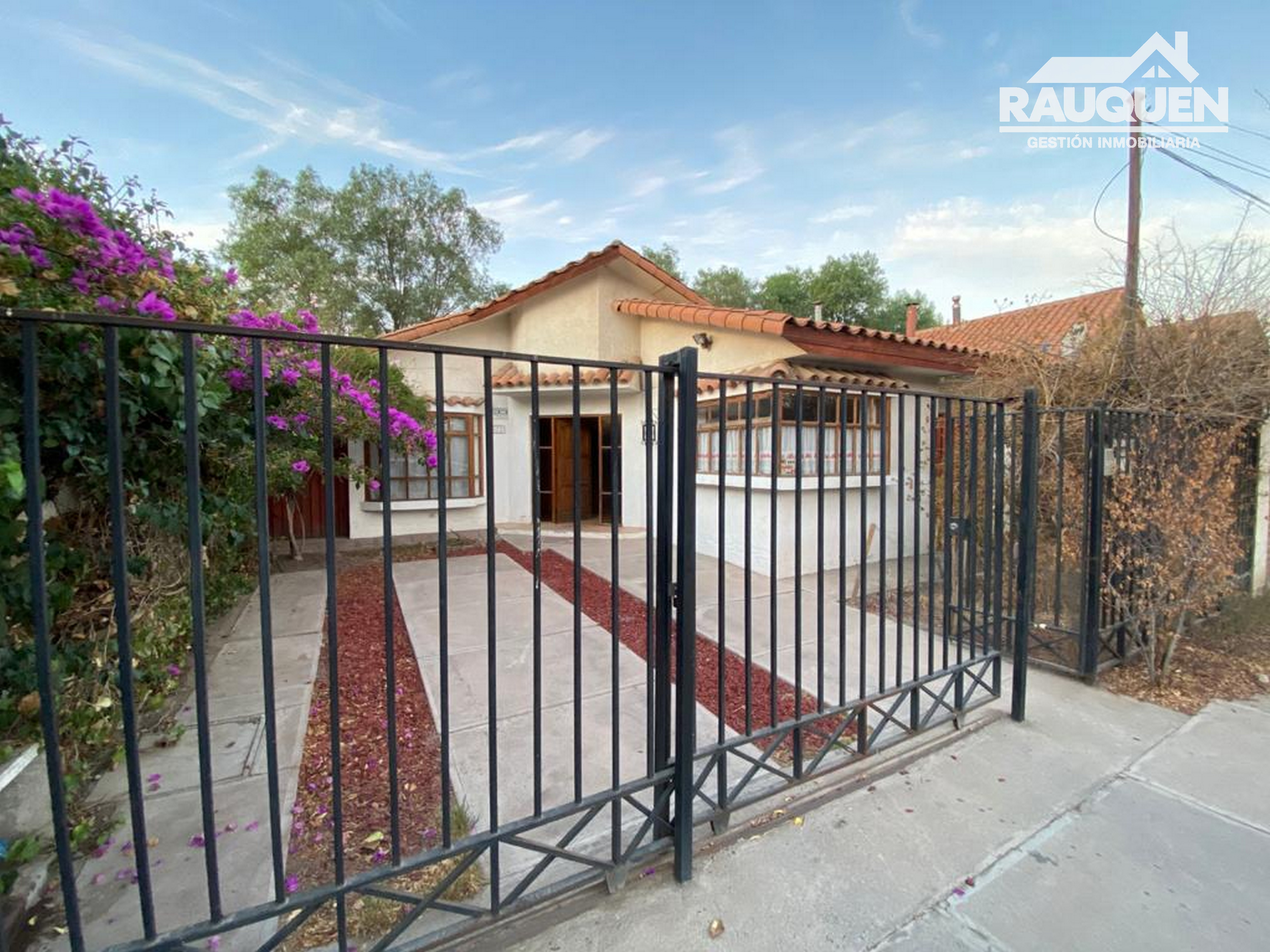 ARRIENDA casa en Barrio Villanueva, San Felipe.